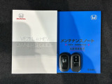 スマートキーは鍵をバッグに入れたままでもドアロックの開閉やエンジンのON・OFFができます。夜間や雨の日も鍵を探さなくて良いので便利です。