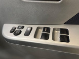 【電動格納ミラー】サイドミラーは電動格納式となっており、狭い駐車場でもキズがつくリスクを抑えられます。