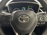 運転中に便利なステアリングスイッチ。前方車を追従するレーダークルーズコントロール付き。