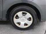 タイヤサイズ:175/70/14。ホイルキャップ車両です。