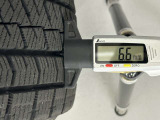 冬タイヤの残り溝は6.6mmです。スリップラインからは4.9mmとなっております。