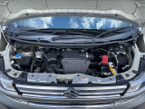 エンジンルームの画像です。店舗にて現車の確認もいただけますので、お電話で在庫のご確認の上是非ご来店くださいませ!!!ワクワクするクルマ選びをご提案します!