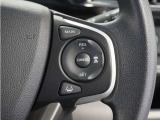 ◆アダプティブクルーズコントロール◆予め設定した車速内でクルマが自動的に加減速。前走車との適切な車間距離を維持しながら追従走行します。【LKAS】車線維持支援システムでステアリング操作を支援。