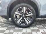 純正アルミホイール。タイヤサイズは235/55R19です。