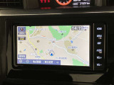 純正ナビを装備。タッチパネル式で使いやすく、お出かけもラクラクです。