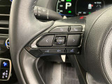 運転中、オーディオの操作をしてて、ハッとしたことはありませんか?ステアリングスイッチは、運転中でもハンドルでオーディオの操作が可能です。安全なドライブをサポートします。