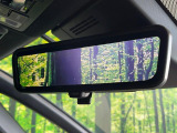 【デジタルインナーミラー】後席の大きな荷物や同乗者で後方が確認しづらい時でも安心!カメラが撮影した車両後方の映像をルームミラー内に表示。クリアな視界で状況の確認が可能です!