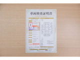 【車両検査証明書】店頭にてクルマの状態が一目で分かる検査証明書を公開中。トヨタ認定検査員が厳しく査定し、状態を点数と図解で表示しています。修復歴はもちろん、傷やヘコミの箇所や程度がご確認いただけます。