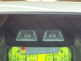 【スマートアシスト】走行中に前方の車両等を認識し、衝突しそうな時は警報とブレーキで衝突回避と被害軽減をアシスト。より安全にドライブをお楽しみいただけます。