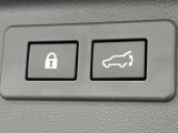 【パワーバックドア】スマートキーや運転席のボタンを押すだけでリアゲートが自動で開閉します!荷物を持っている時や、高い位置にあるバックドアを閉める際に便利な機能です♪