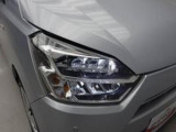 愛知ダイハツのお店では、ダイハツ車を知り尽くしたプロフェッショナルなサービススタッフが、専用の診断機器を使って各システムを点検しております。