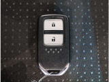 スマートキーです。乗り降り時のドアロックやエンジンの始動が、鍵を取り出さないで楽にできます!荷物が多いときにも助かります!