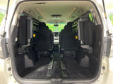 普段のお買い物や通勤、送迎等に十分な荷室スペースを確保しております。セカンドシートを倒すと、大きな荷物の積載も可能です♪