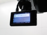 【前後ドライブレコーダー】自分自身の安全運転向上にもなり、万が一の事故の際に確かな証拠能力を発揮してくれます。また、旅行先などの風景撮影など思い出の保存に利用できます。