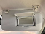 【運転席サンバイザー】鏡が付いているのでメイク直しなどにも便利★