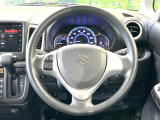 インテリアに合わせたデザインのステアリングは、運転される方のことも考え、運転しやすい形状、大きさです。是非一度、実際に触ってお確かめください。