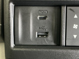 (Type-C〈3A〉)USBチャージャー搭載。スマートフォンなどの充電にとっても便利です