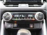 【オートエアコン】1年中快適な室内を提供!車内温度を設定すると、風量を自動で調整してくれます。