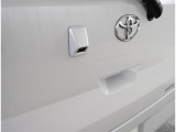 バックカメラが付いているので後方確認が非常にしやすいです。今や運転初心者も熟練者も必須装備!ついていて損はないですね♪
