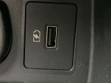 前席USB電源です。