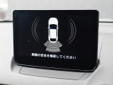 障害物への接近を音で知らせるクリアランスソナーを備えています。バックカメラの取り付けについてはスタッフにお問い合わせください。