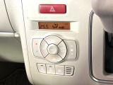 【オートエアコン】一度お好みの温度に設定すれば、車内の温度を検知し風量や温度を自動で調整。暑い&hellip;寒い&hellip;と何度もスイッチ操作をする必要はありません。快適な車内空間には必須の機能ですね♪