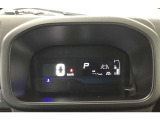 スピードをデジタルで表示する、とても見やすいメーターとなっています