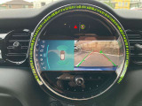 8.8インチ純正タッチパネルHDDナビ。バックカメラの映像は鮮明です。障害物センサーは音と画面上のグラフィックで確認できます。