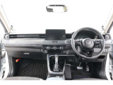 操作性に優れた運転席となります!小物入れや各ボタンの配置にこだわり、使いやすいです!座り心地もよく視認性も良好なのでロングドライブもお任せ下さい!