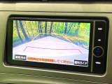 【バックカメラ】駐車時に後方がリアルタイム映像で確認できます。大型商業施設や立体駐車場での駐車時や、夜間のバック時に大活躍!運転スキルに関わらず、今や必須となった装備のひとつです!