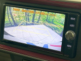 【バックカメラ】駐車時に後方がリアルタイム映像で確認できます。大型商業施設や立体駐車場での駐車時や、夜間のバック時に大活躍!運転スキルに関わらず、今や必須となった装備のひとつです!