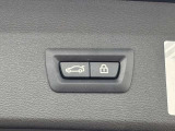 電動リアゲート装備。バンパー下でのキックオープン&クローズ機能も装備です。