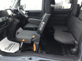 助手席側はピラーレスです。大きな荷物の載せ降ろしもスムーズです。