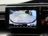 バックカメラの画像です。ガイドラインがスムースな車庫入れをサポートいたします!車庫入れの安心感がアップしますね☆