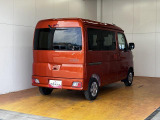 右後ろから