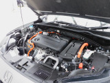 エンジンルーム・2.0L 直噴エンジン&2モーターハイブリッドシステム