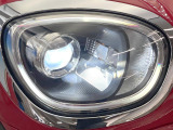 ●LEDヘッドライト:夜間走行時も良好な視界を確保し安心して運転できる高輝度LEDヘッドライトを装備!点灯速度が早く、消費電力も抑えられています。