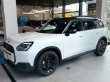 MINIのカスタマイズならお任せください!エクステリアやインテリア。ジョンクーパー・ワークスキット!ストライプやなどのステッカーキット!多彩な純正オプションが豊富なMINI!ご相談承ります。