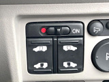 【電動サイドステップ】車高の高いお車でも、これがあれば小さいお子様の乗り降りも楽々♪スライドドアと連動して作動する為、煩わしい操作は不要です!