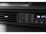 スマートフォンなどの音楽再生が可能なUSB接続ジャック装備車両です♪♪♪