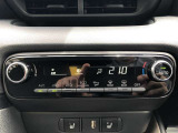 操作しやすいオートエアコン。車内をいつも快適に保つ事が出来ます。