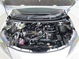 車にとって、とても大切な部分のエンジンルーム。綺麗に清掃済みで安心です。