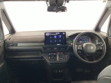 フロントガラスが大きく、ワイドな視界で運転もしやすくなるように設定されています。