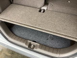 アイデア次第でいろいろな使い方ができる広くて使い勝手のいい荷室。
