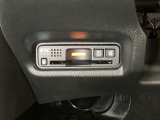 ハンドルの左下にETCがついています。高速道路の料金所の通過も楽々です。 カードの取り出しもしやすい場所についています。