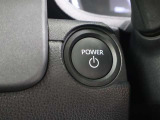 【スマートキー】を車の中に持ち込んでブレーキを踏みボタンを押すとだけでエンジンスタート!キーを取り出し刺したり・回したりが無くとても便利です☆