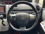 【純正革巻きステアリング】上質な革を使用することで、手にしっかり馴染みとても運転しやすいハンドルです♪