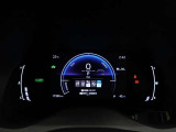 とっても見やすいメーターです。夜間時はラグジュアリーな気分にさせてくれる照明が魅力ですので、夜のドライブも楽しみになりますよ♪