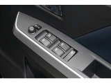 スイッチ一つで窓を開け閉めできるパワーウィンドウスイッチです。