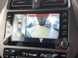 【パノラミックビューモニター】専用のカメラにより、上から見下ろしたような視点で360度クルマの周囲を確認することができます☆死角部分も確認しやすく、狭い場所での切り返しや駐車もスムーズに行えます。